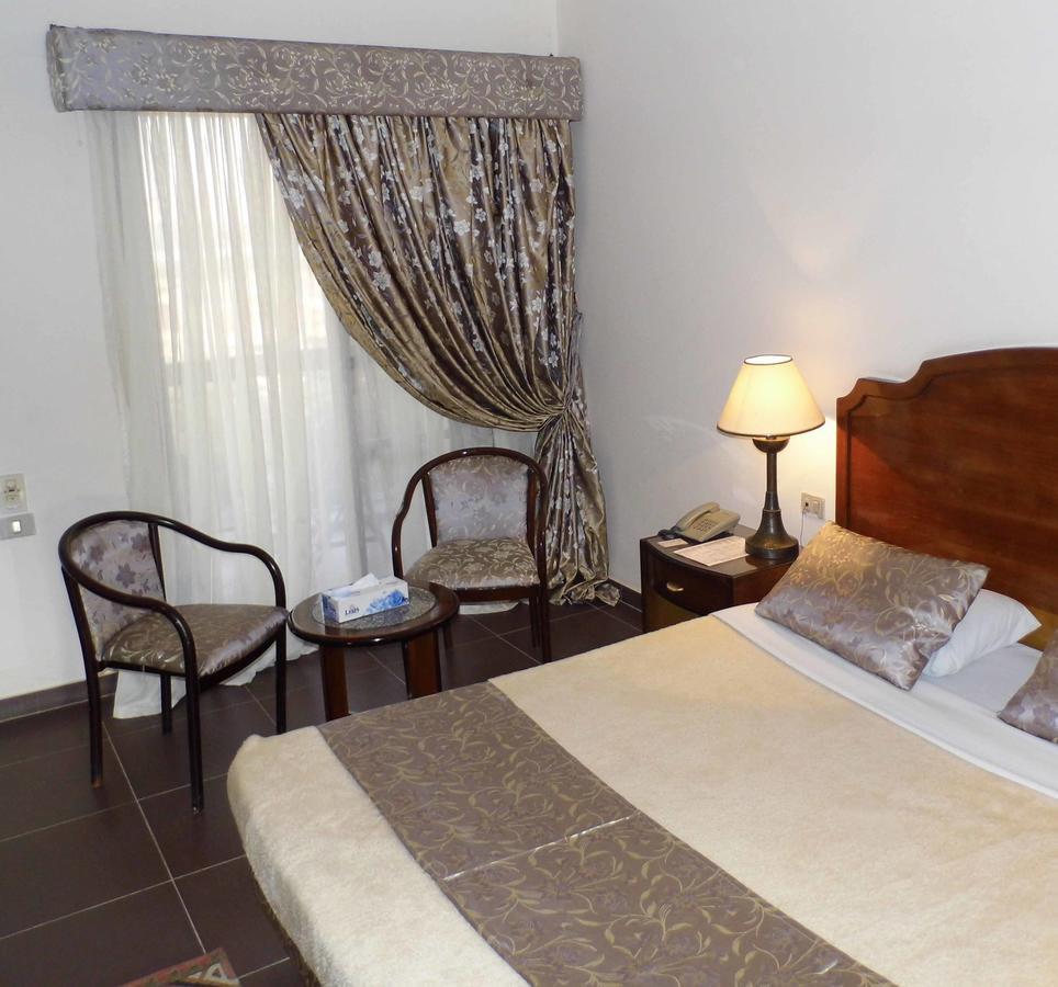 Mg Nefertiti Hotel Al Minya Rum bild